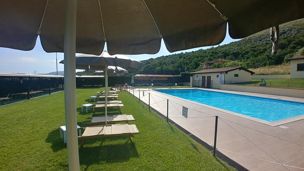 Hotel Piscina La Suite Prossedi Buitenkant foto