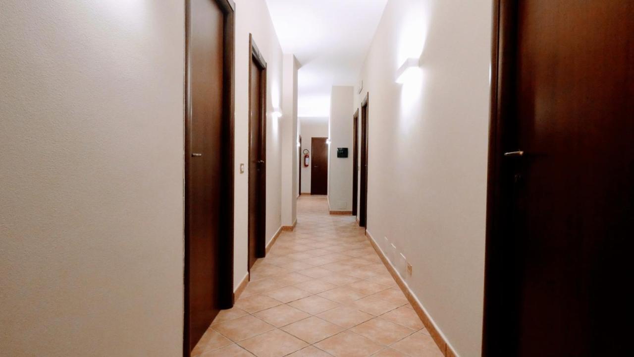 Hotel Piscina La Suite Prossedi Buitenkant foto