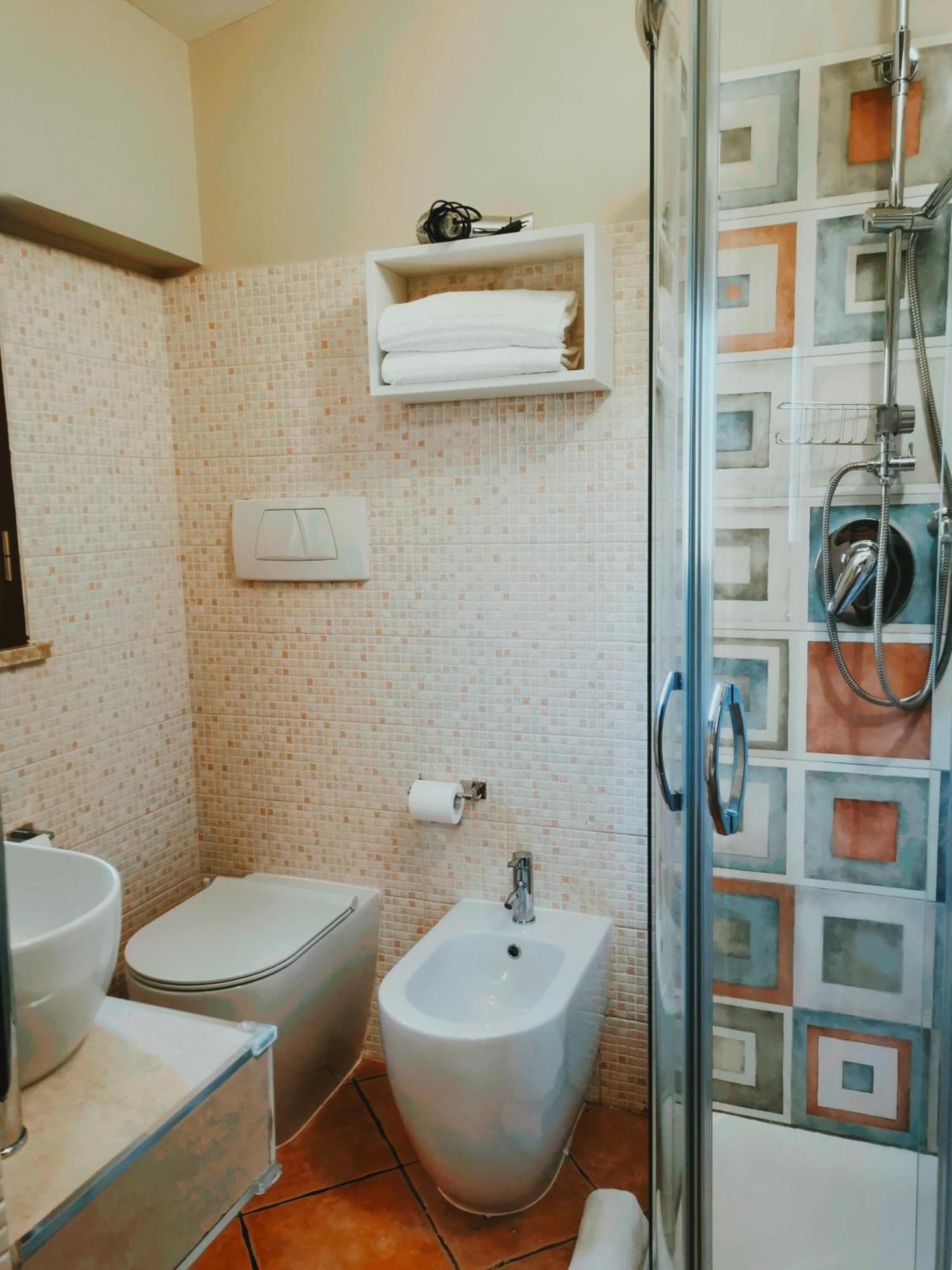 Hotel Piscina La Suite Prossedi Buitenkant foto