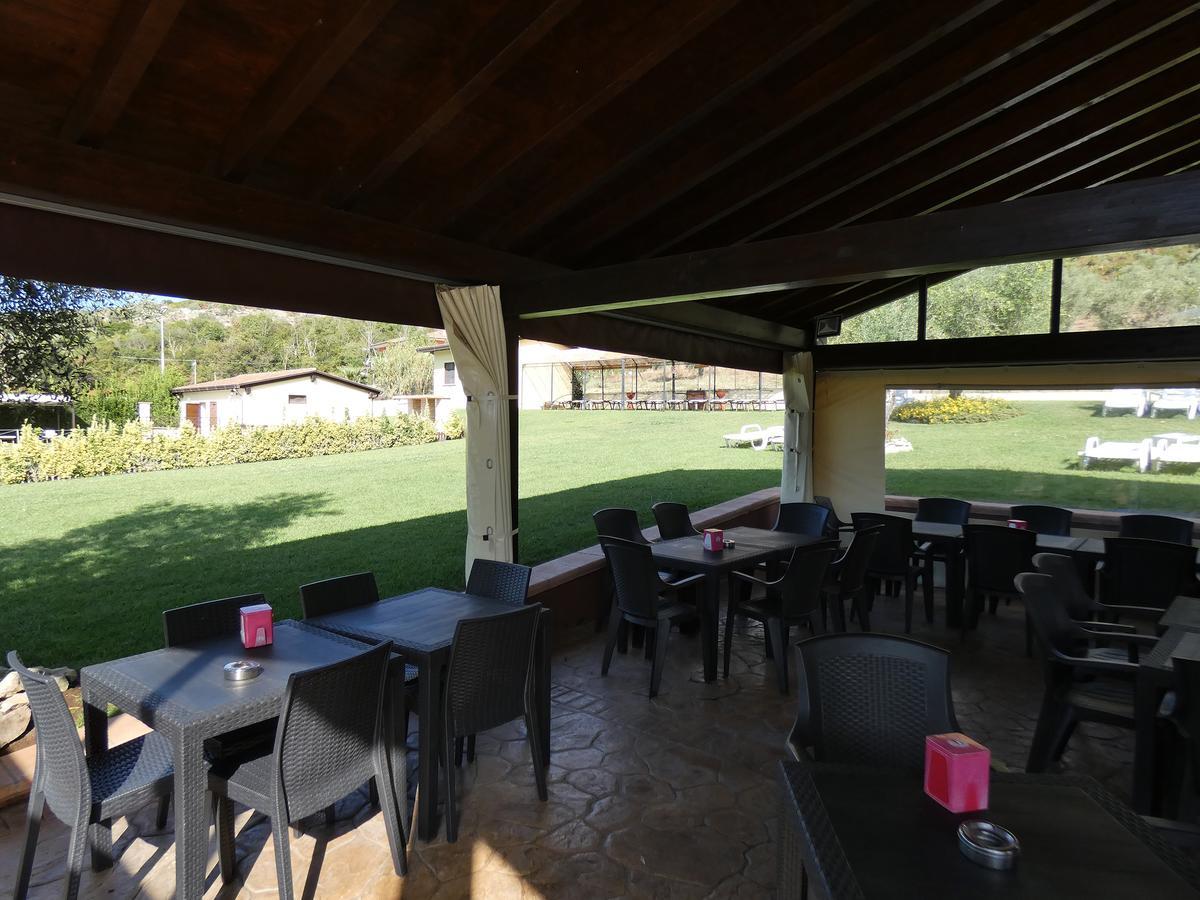 Hotel Piscina La Suite Prossedi Buitenkant foto